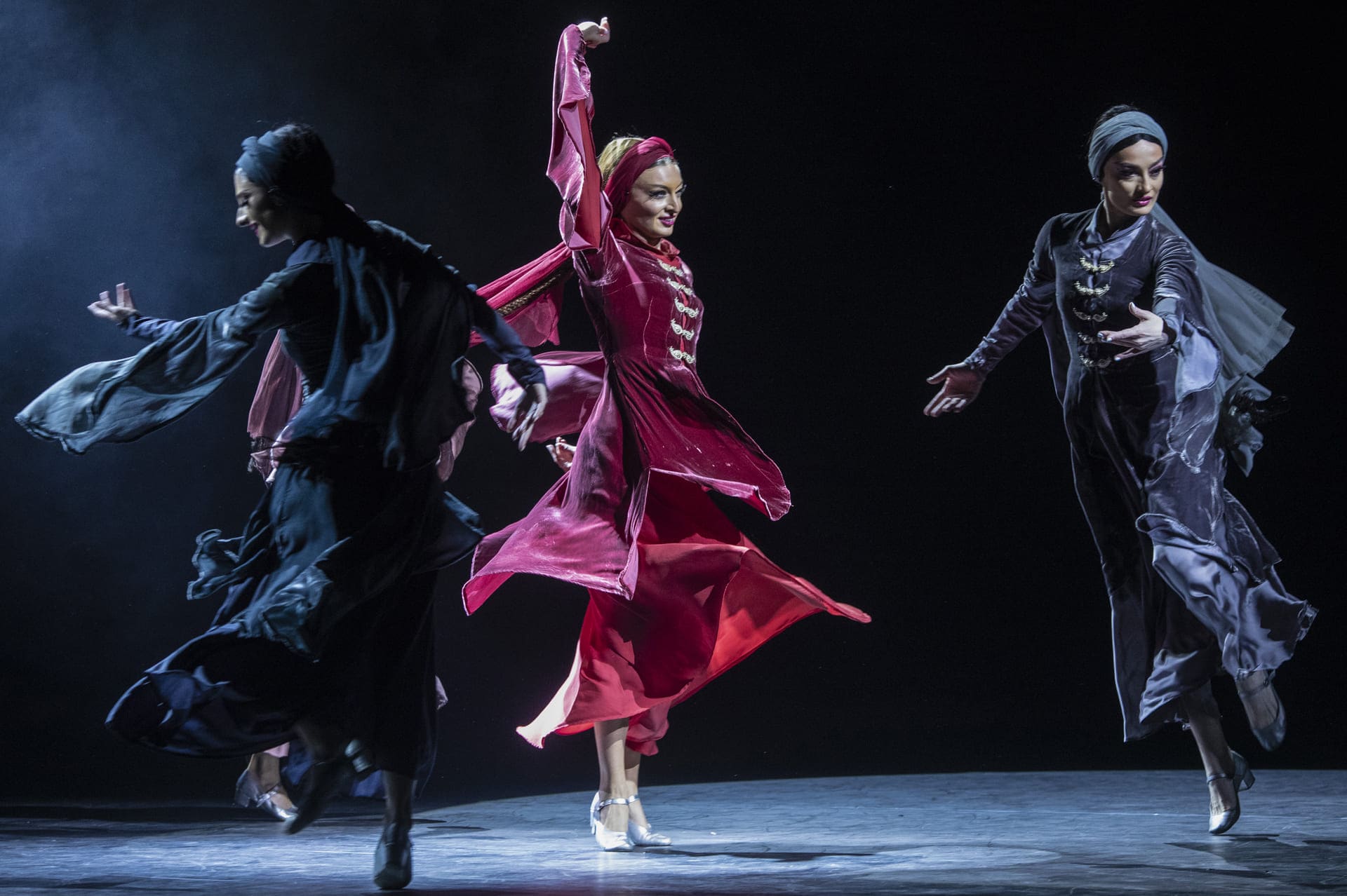 Otobaia — Abkhaz dance, performed by the Sukhishvili Georgian National Ballet